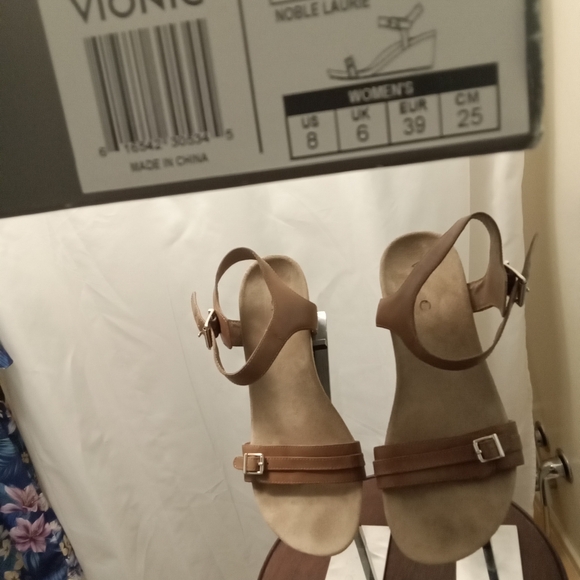 Vionic  Sandals - Picture 9 of 9